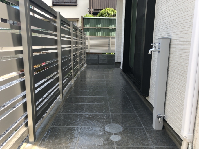 玄関ポーチと同じタイル