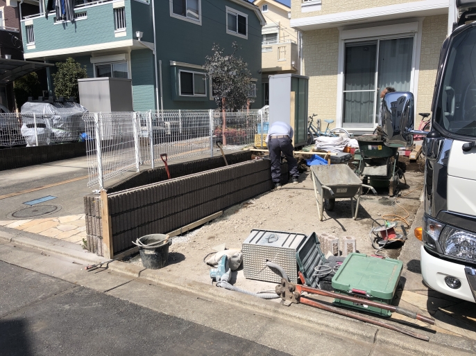 隣地とのブロック塀の内側