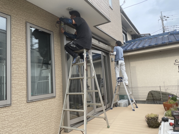 サッシとバルコニーの隙間