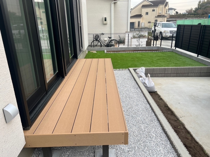 ウッドデッキや人工芝