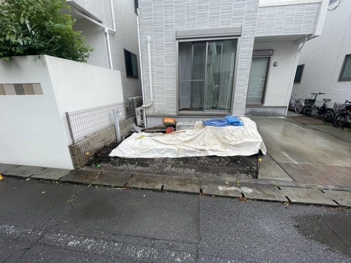 植栽やブロック塀を撤去