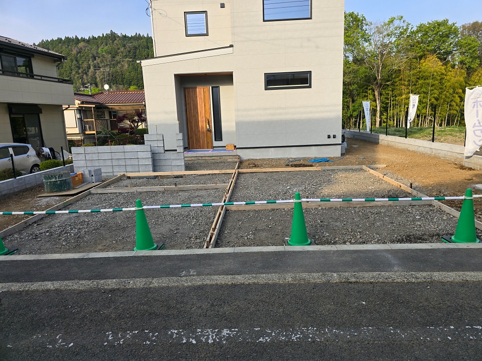 門柱の下地ブロックと土間コンの枠組み
