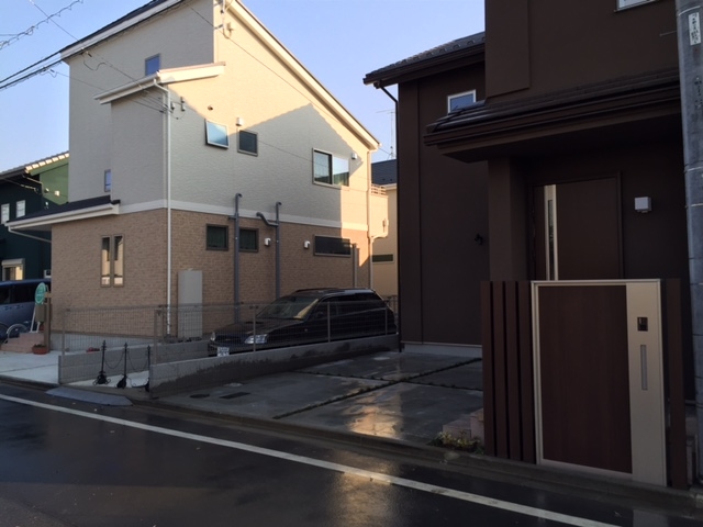 建物玄関ドアがYKK