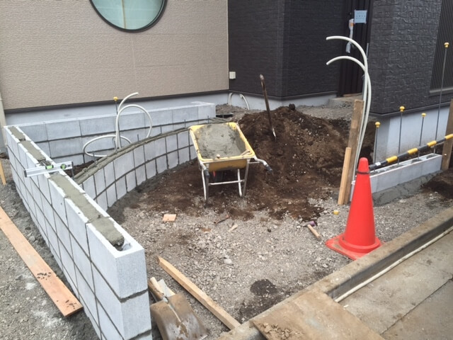 花壇のブロック積み