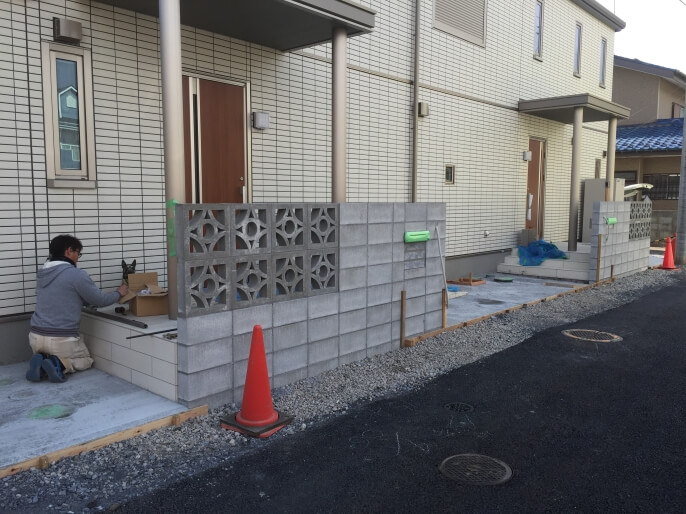 沖縄の素材の花ブロック