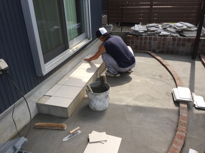 ステップにタイル