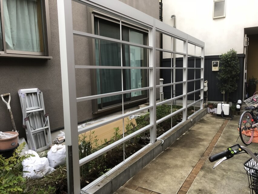 柱をコンクリートで固定
