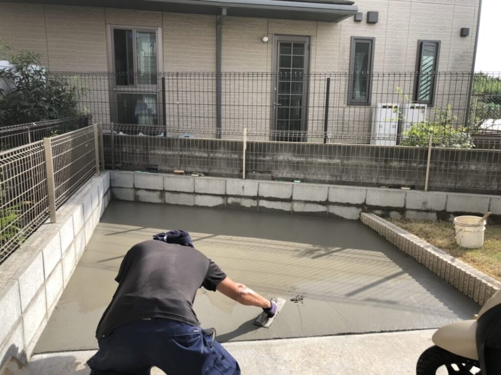 コンクリート打設中