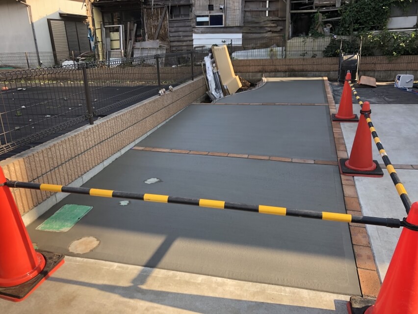 コンクリート養生中