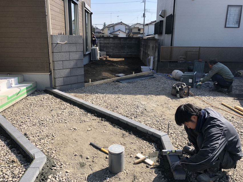 アプローチも造り始め