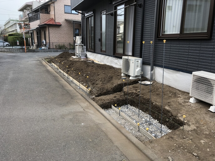 普通のブロックだけど、かっこいいブロック塀施工中 福生市