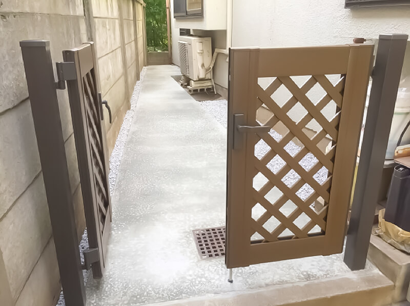 羽村市の施工例 木樹脂門扉02